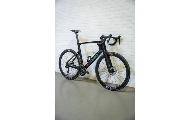 SBINH3RID094_image1_2048x