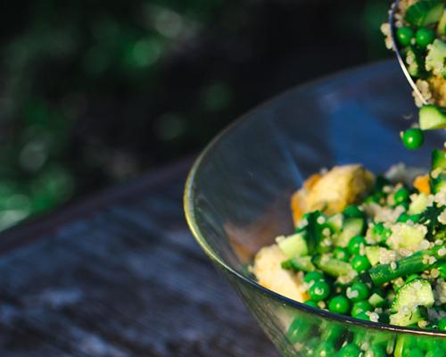 Recept: groene salade met tuinerwten en croutons
