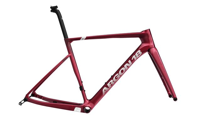 A18_SUM-353B_Race_Day_Red_Frameset-SIDE_02