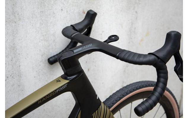 SBIKAFRID119_image3_2048x