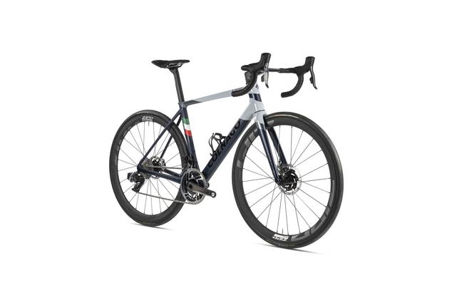 COLNAGO-C68 2023-fondobianco-prospettiva1