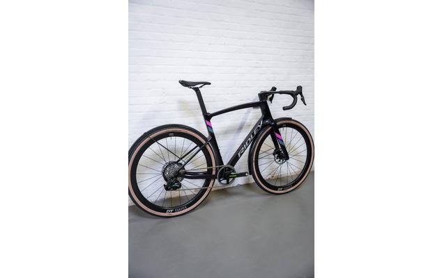 SBIKAFRID336_image1_2048x