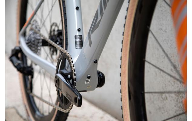 SBIKAFRID135_image4_2048x