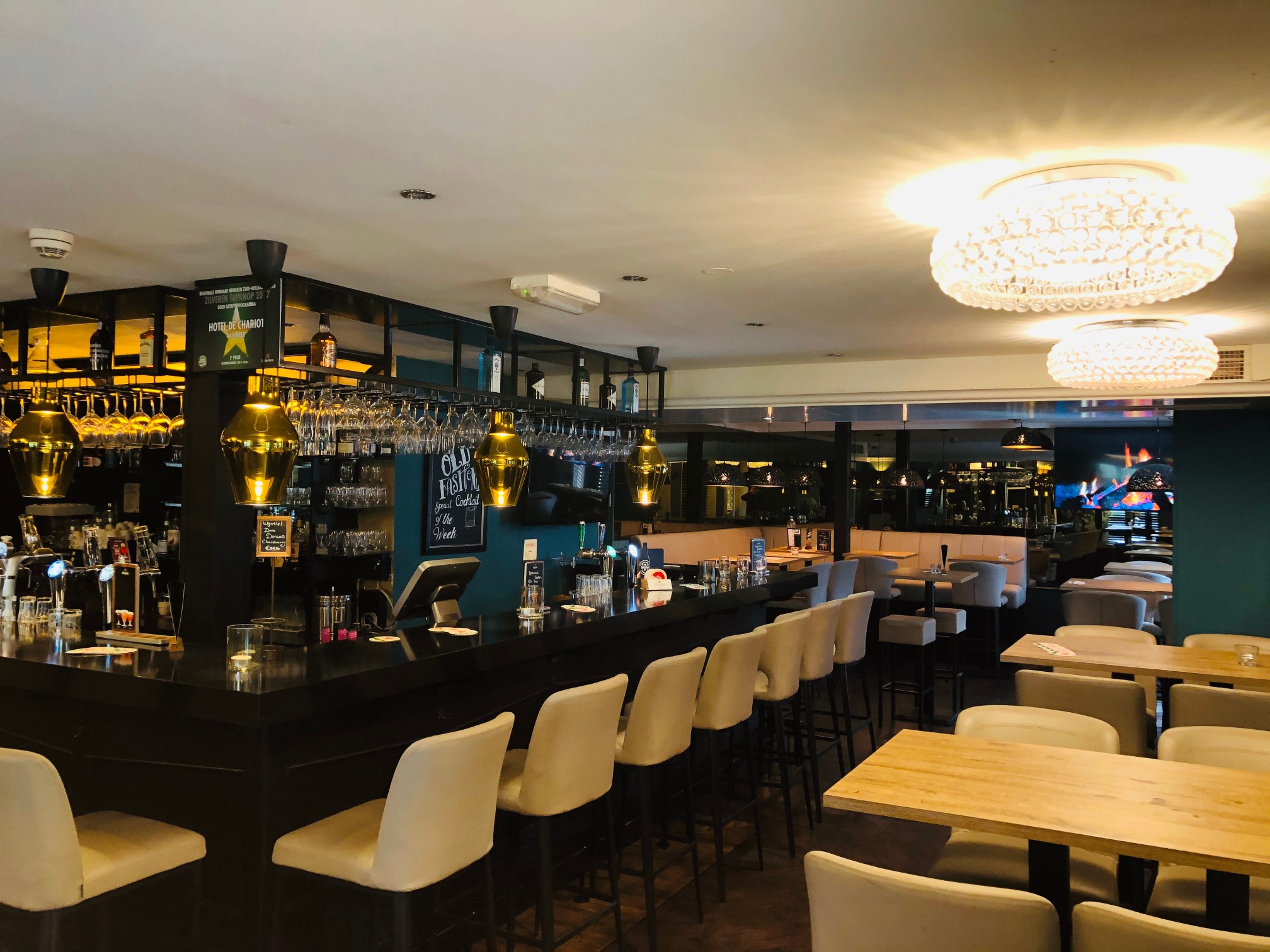 Bar Centennial ParkSleepFly Arrangement