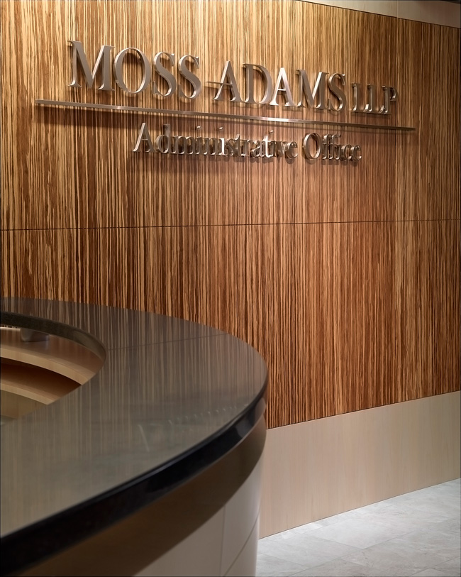 Muurdecoratie kantoor hout look 