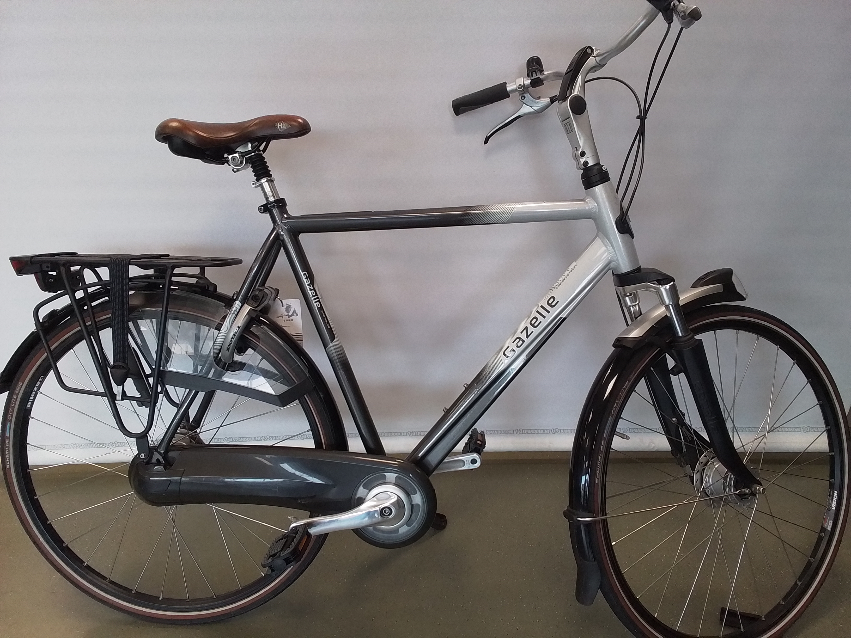gazelle orange c8  h57 17708