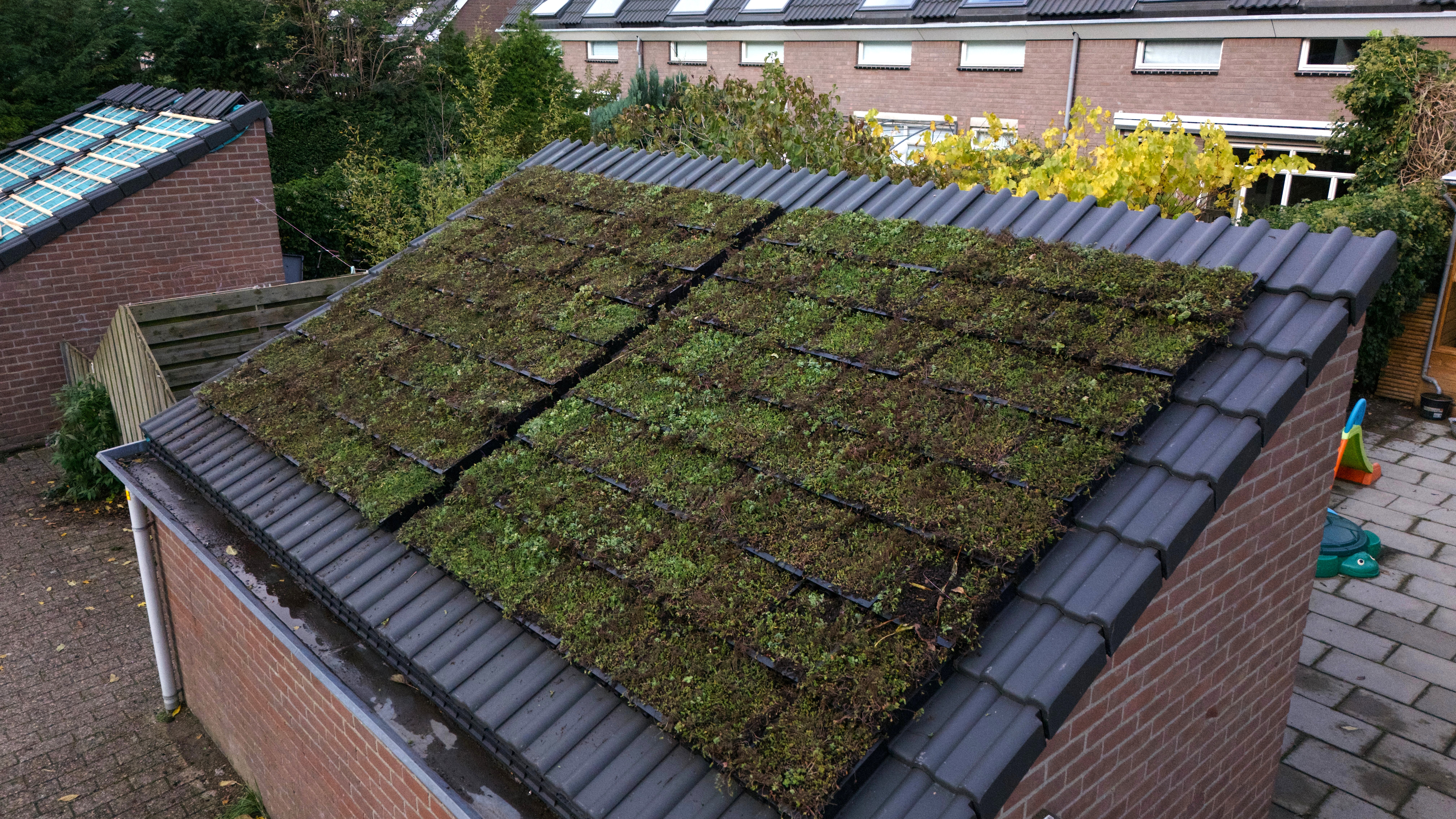 Houten verduurzaming 69 huurwoningen De Gilden (Zwitserloot Dak)