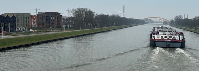 26 woningen en 8 appartementen De Omloop Utrecht (Bouwcombinatie Koopmans-Kelderman v.o.f. Enschede)