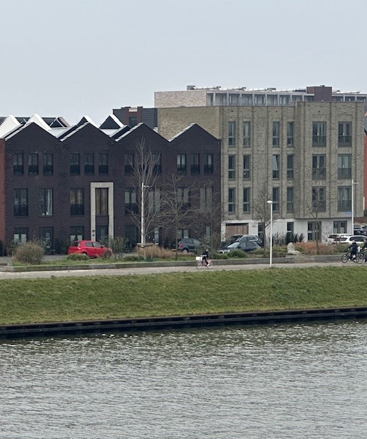 26 woningen en 8 appartementen De Omloop Utrecht (Bouwcombinatie Koopmans-Kelderman v.o.f. Enschede)