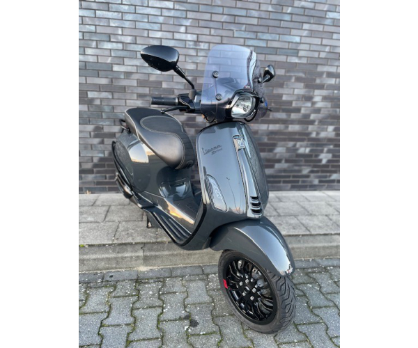 VespaSprintdragongreyVoor3395.dec25