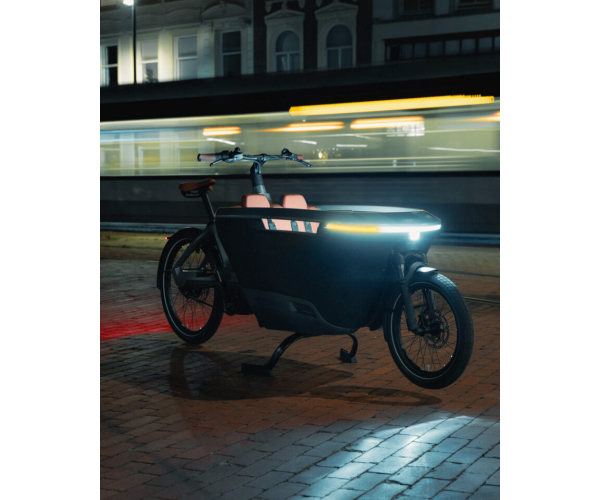 LovensExplorer2-blinkers-390-768x960