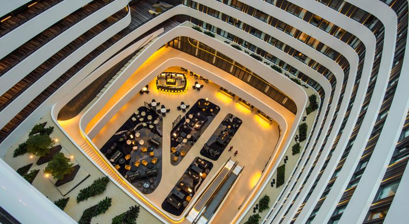 Hilton Amsterdam Airport Hotel Lounge
