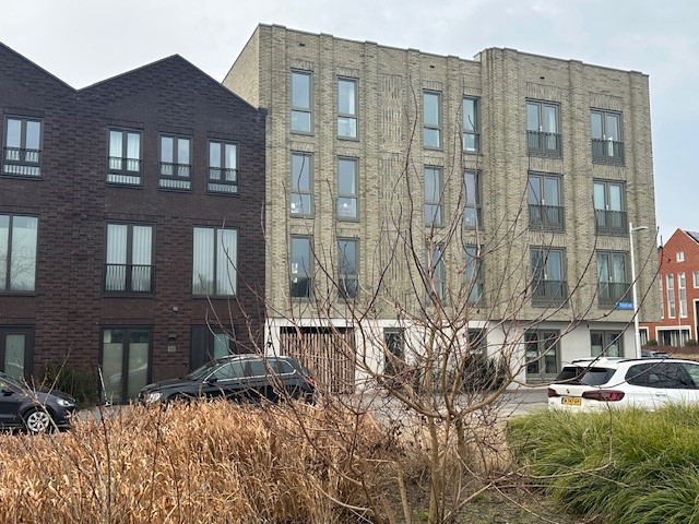 26 woningen en 8 appartementen De Omloop Utrecht (Bouwcombinatie Koopmans-Kelderman v.o.f. Enschede)