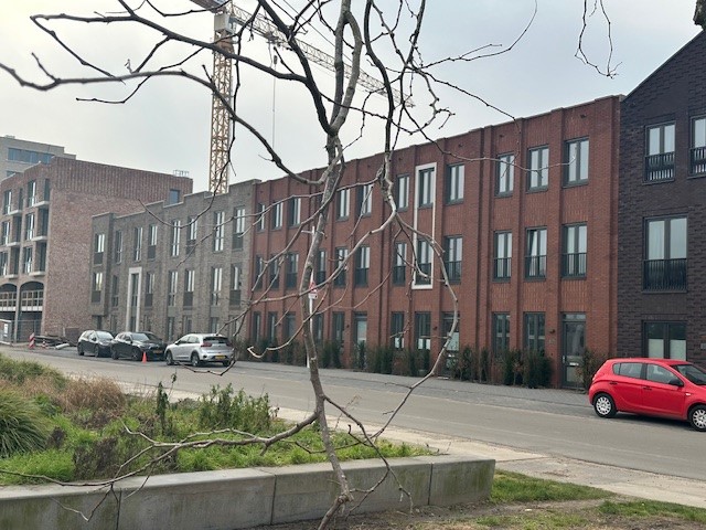 26 woningen en 8 appartementen De Omloop Utrecht (Bouwcombinatie Koopmans-Kelderman v.o.f. Enschede)