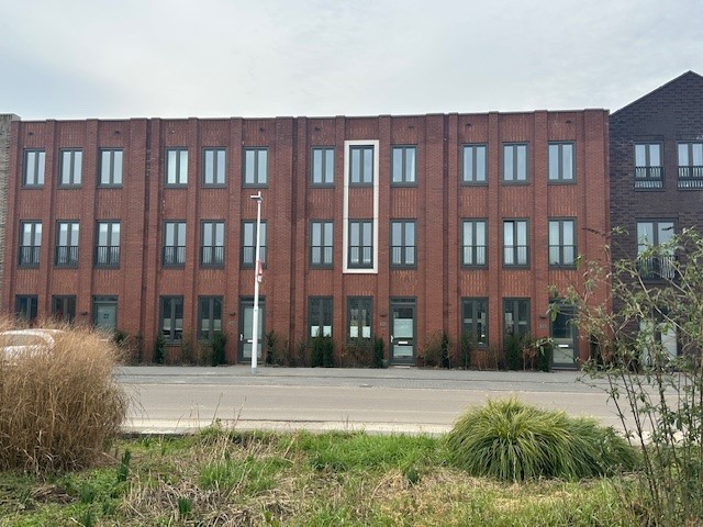 26 woningen en 8 appartementen De Omloop Utrecht (Bouwcombinatie Koopmans-Kelderman v.o.f. Enschede)