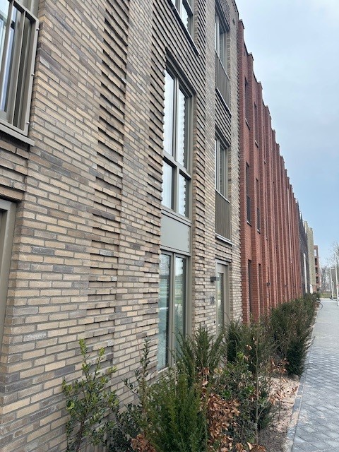 26 woningen en 8 appartementen De Omloop Utrecht (Bouwcombinatie Koopmans-Kelderman v.o.f. Enschede)