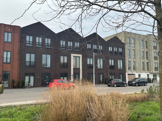 26 woningen en 8 appartementen De Omloop Utrecht (Bouwcombinatie Koopmans-Kelderman v.o.f. Enschede)