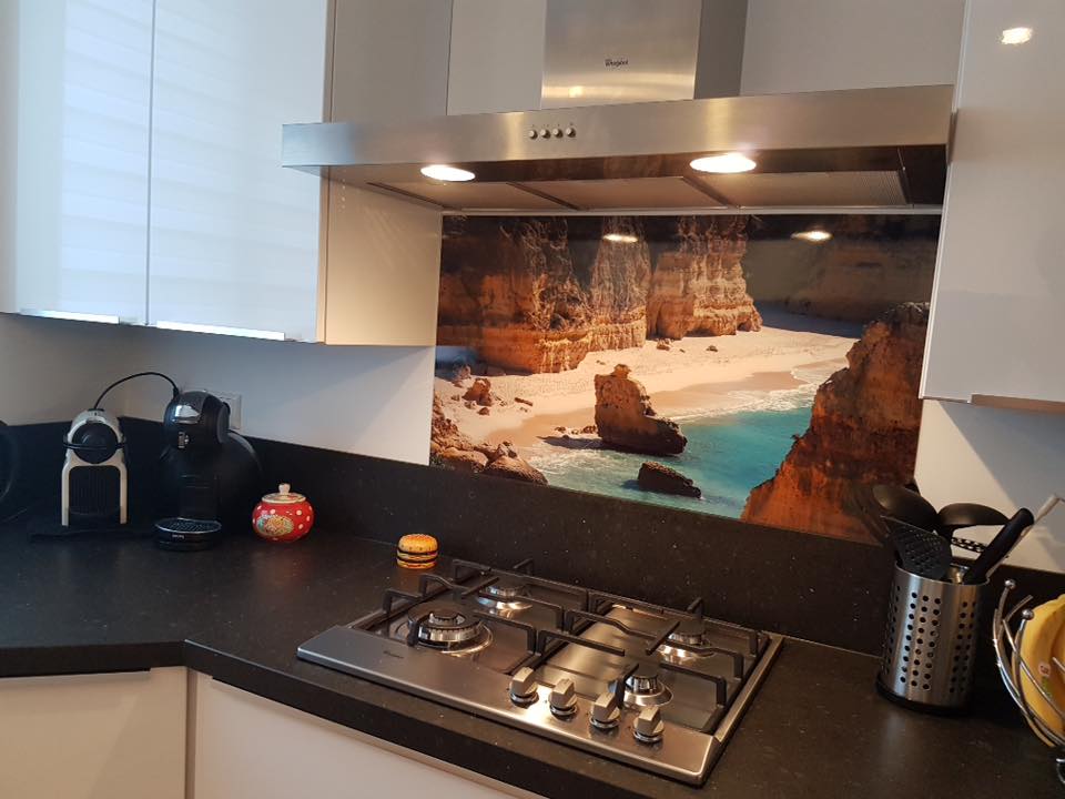 Plastikküchenrückseite