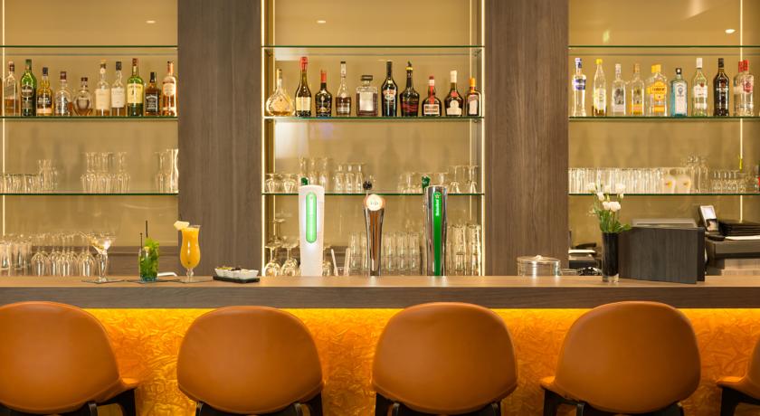Ramada Amsterdam Airport Hotel Bar