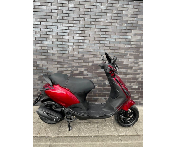 PiaggioZipRoodLinks.28mrt26