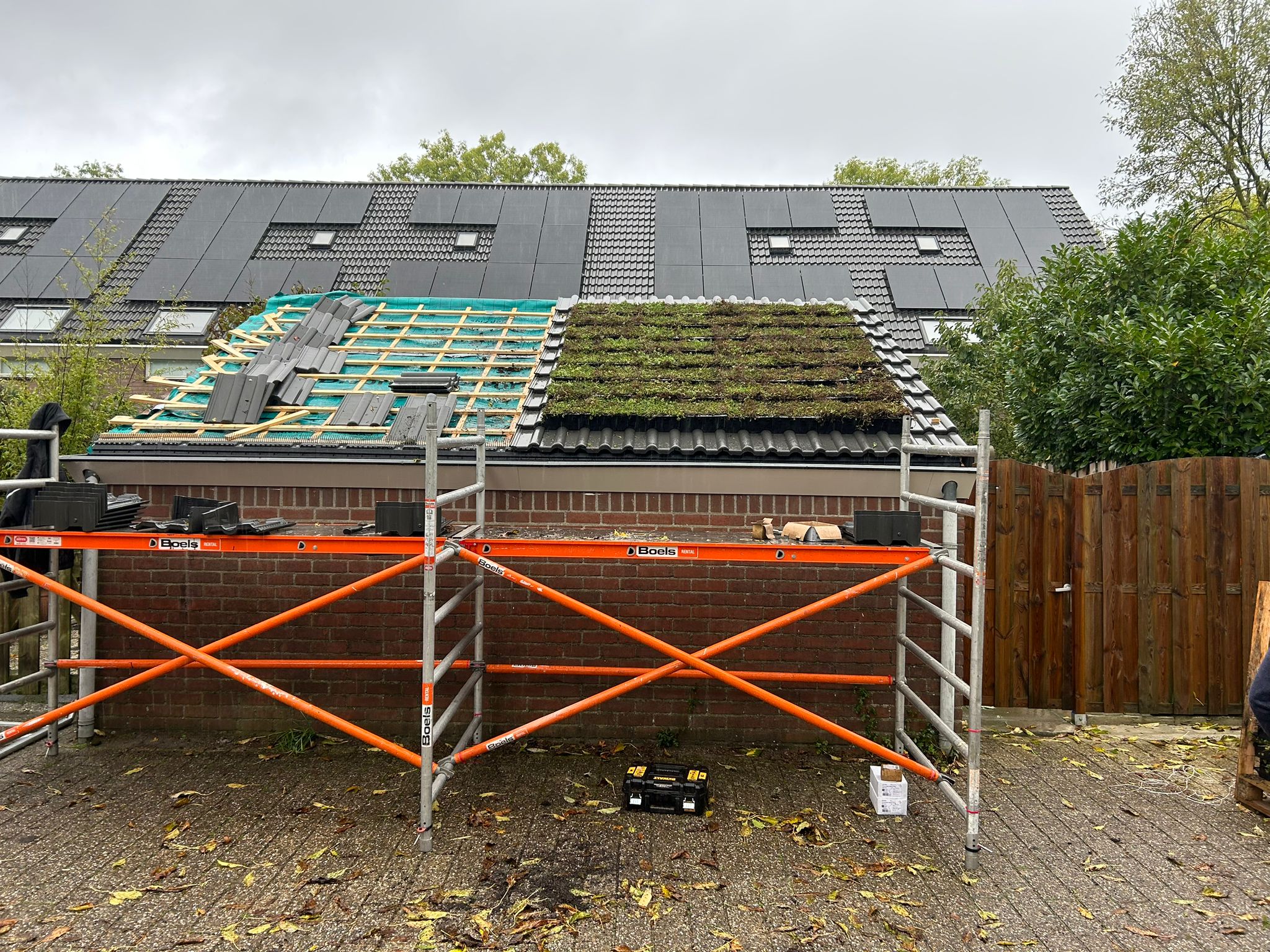 Houten verduurzaming 69 huurwoningen De Gilden (Zwitserloot Dak)