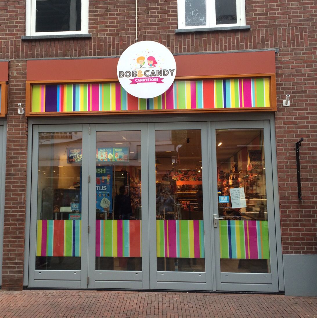 Logoborden Bob Candy candystore winkeldecoratie buiten