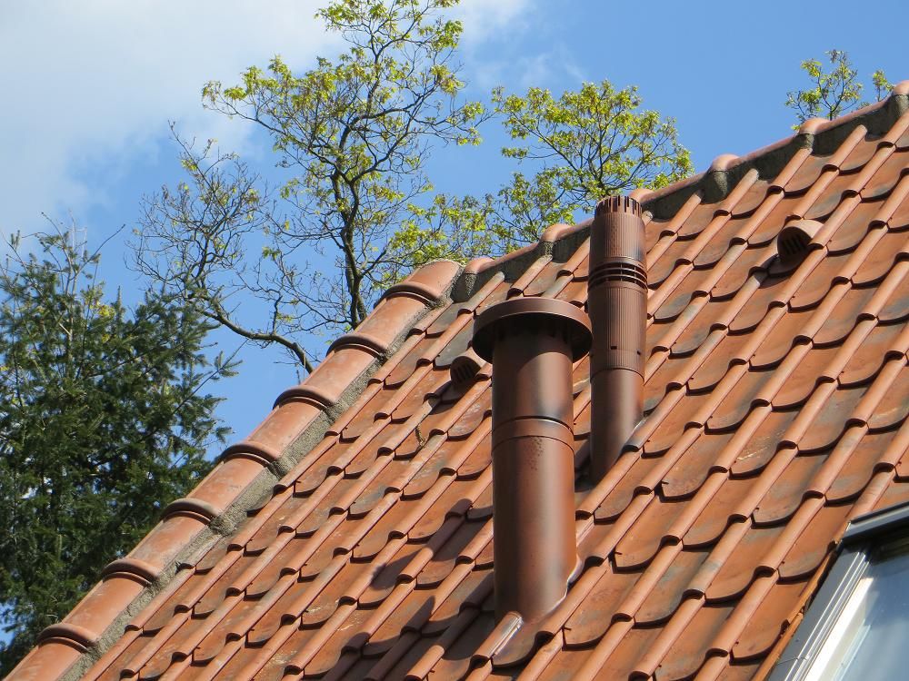 Stand-Up dakdoorvoer in genuanceerde dakpan