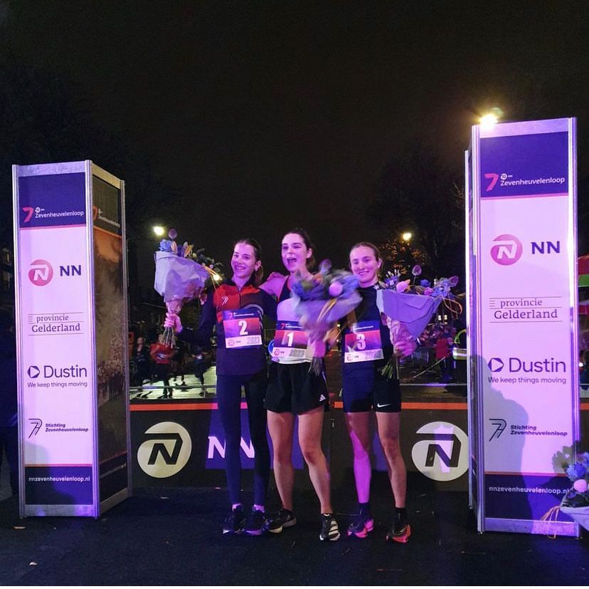 Podium voor Lisa Tassche tijdens Zevenheuvelennacht 2023