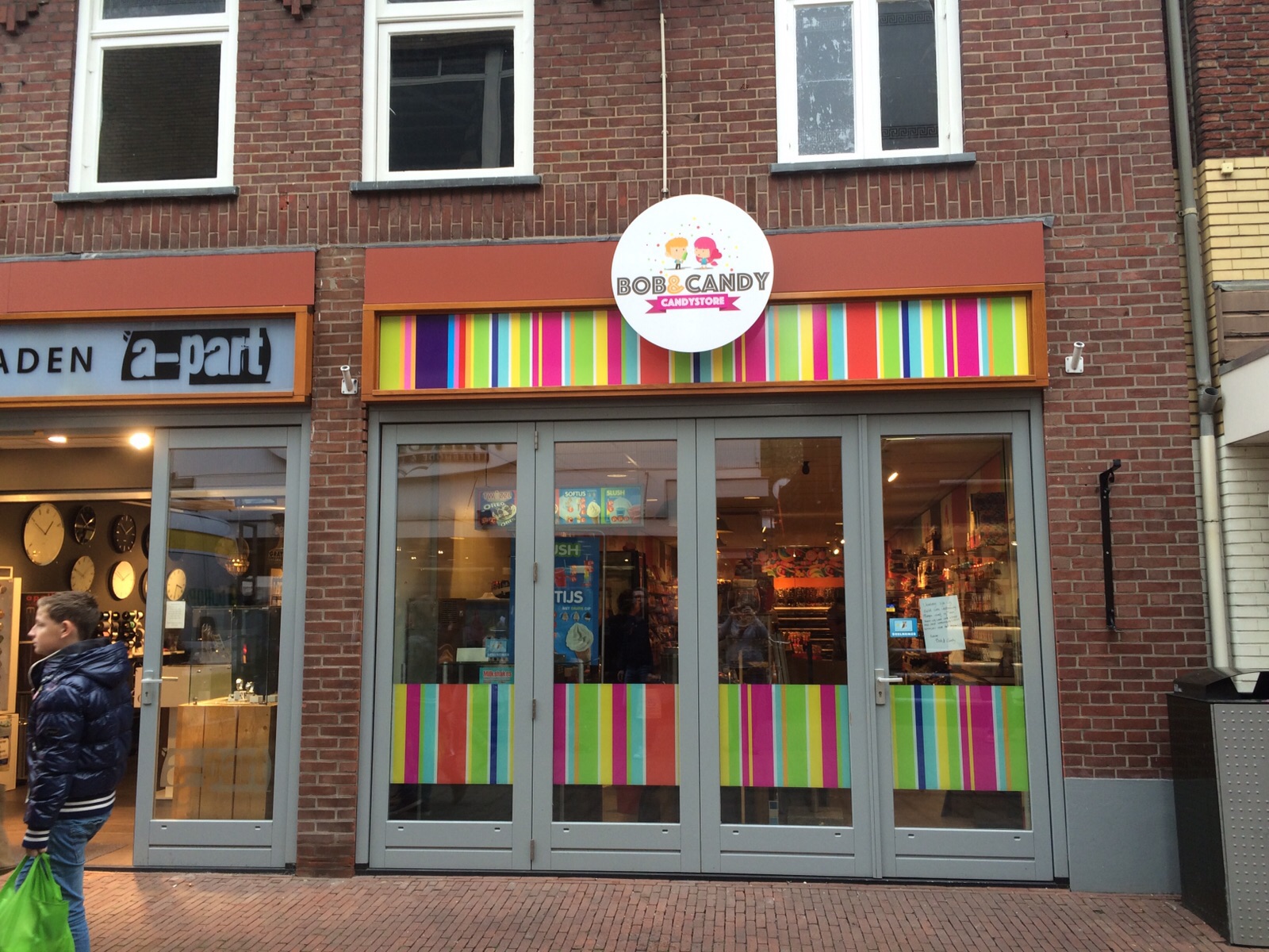 In- en outstore signing bij Bob & Candy