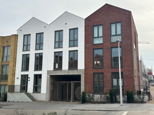 26 woningen en 8 appartementen De Omloop Utrecht (Bouwcombinatie Koopmans-Kelderman v.o.f. Enschede)