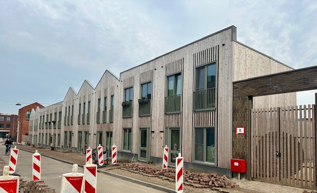 26 woningen en 8 appartementen De Omloop Utrecht (Bouwcombinatie Koopmans-Kelderman v.o.f. Enschede)